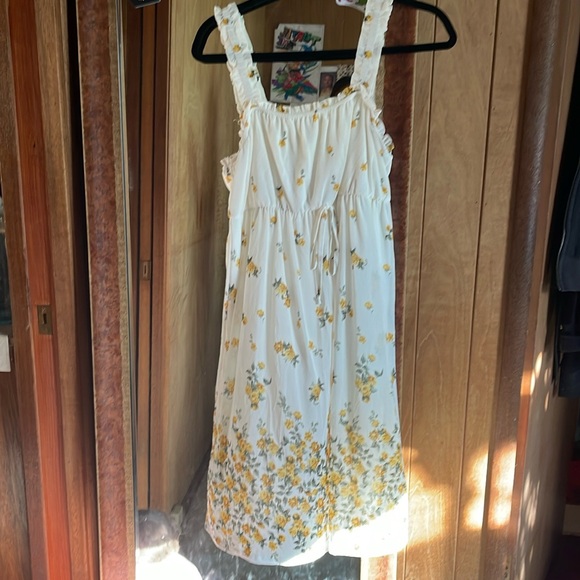 Very cute summer dress maternity size medium white tank top with yellow flowers - Picture 1 of 5